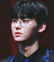 hwang minhyun | nu'est , wanna one